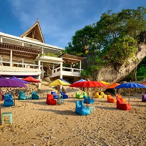 4* Gasthuis The Point Beach-front Balangan